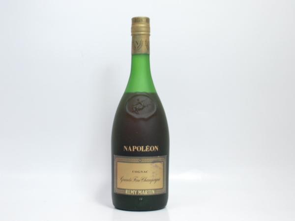 7-106-80★REMY MARTIN レミーマルタン★CENTAUREセントー NAPOLEONナポレオン 700ml 箱入り【古酒未開栓